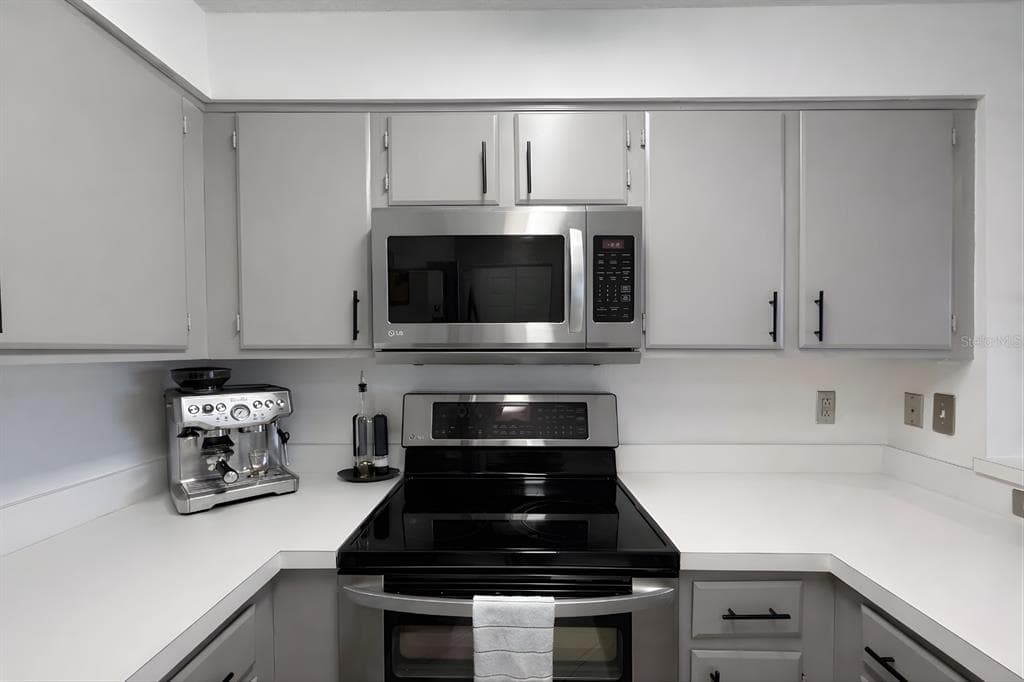 2400 FEATHER SOUND DRIVE 1426 photo 4