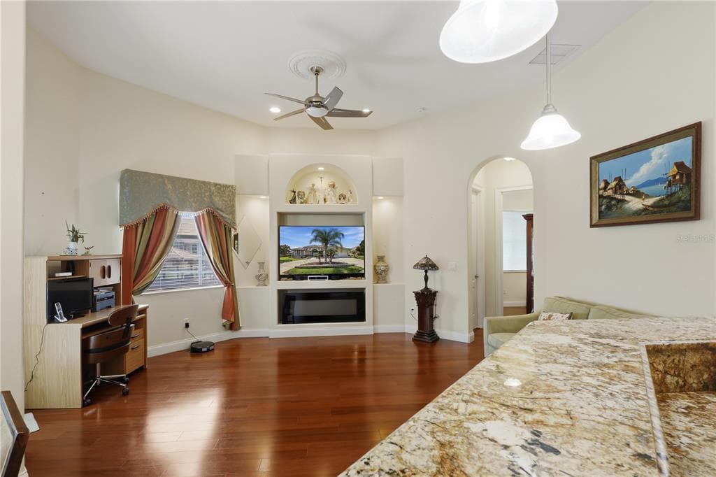 15 FLEMING COURT photo 12