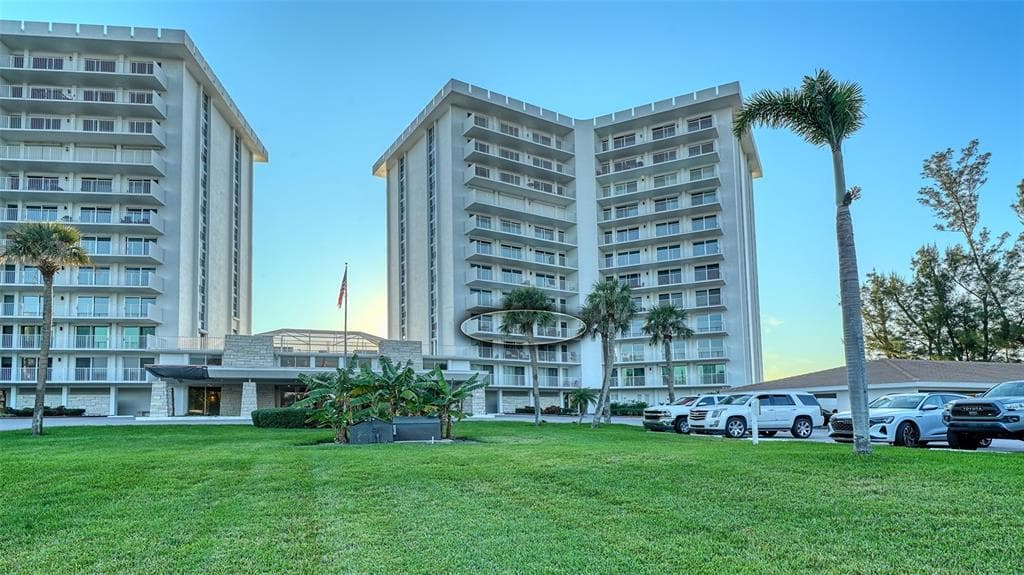 2301 GULF OF MEXICO DRIVE 44N photo 2