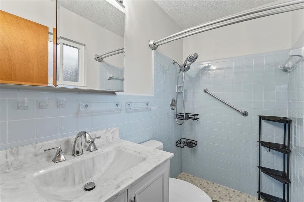 611 LEONA AVENUE photo 12