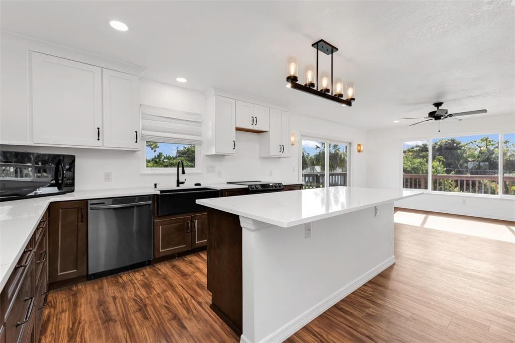 3129 BANYAN WAY photo 8