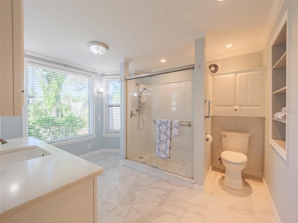 2410 RIVERSIDE DRIVE E photo 23