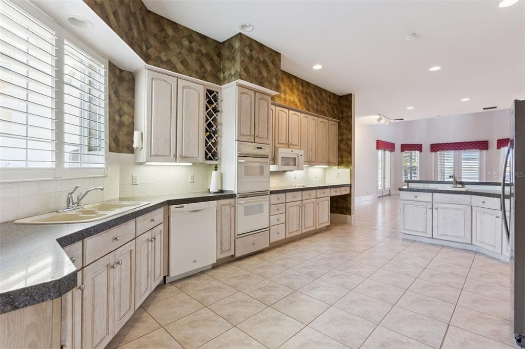 1901 EDGEWATER DRIVE photo 13