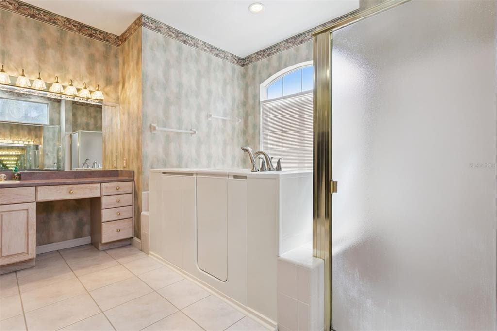 1901 EDGEWATER DRIVE photo 24
