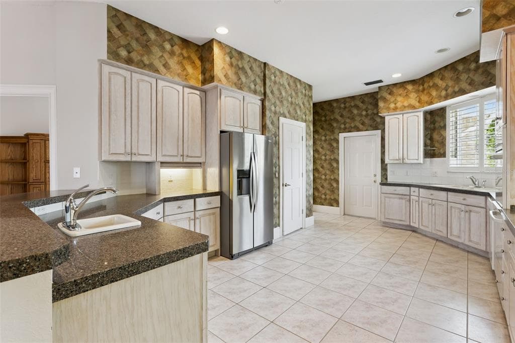 1901 EDGEWATER DRIVE photo 15