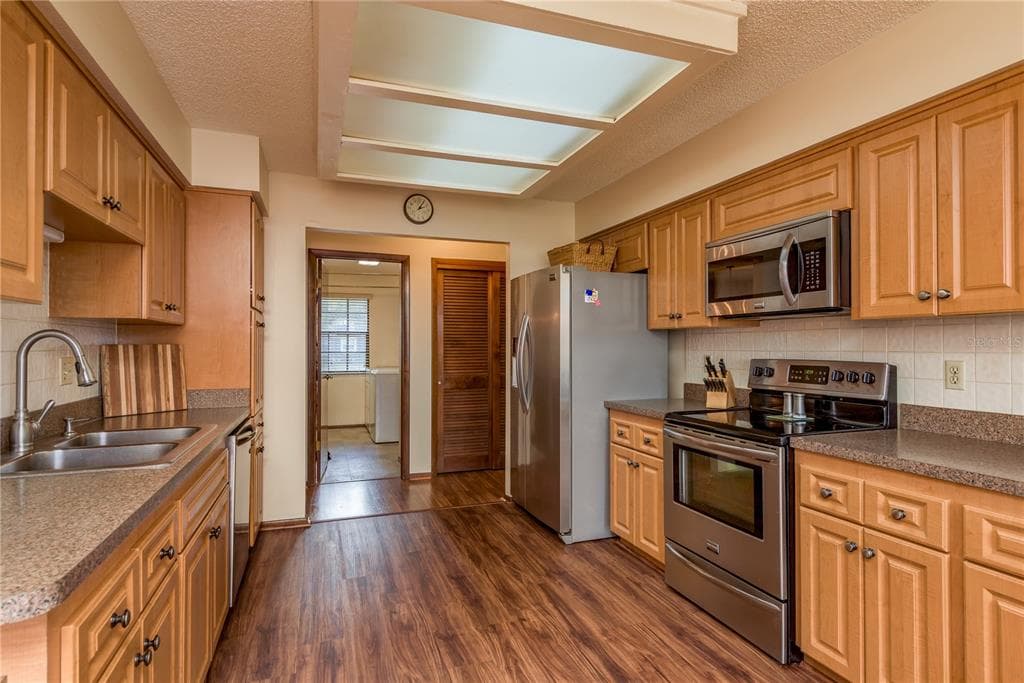 1462 LAKEVIEW DRIVE photo 14