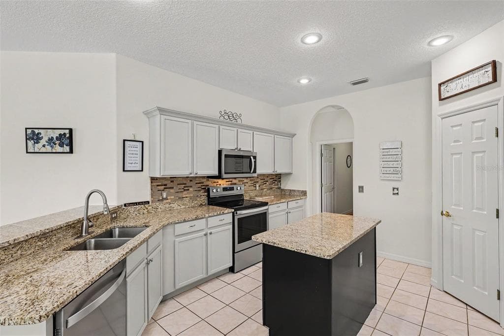 423 STONEHENGE CIRCLE photo 6