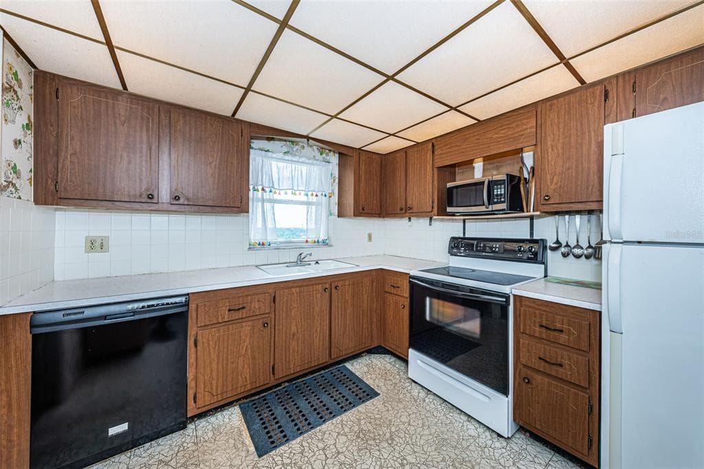 4750 COVE CIRCLE 905 photo 2