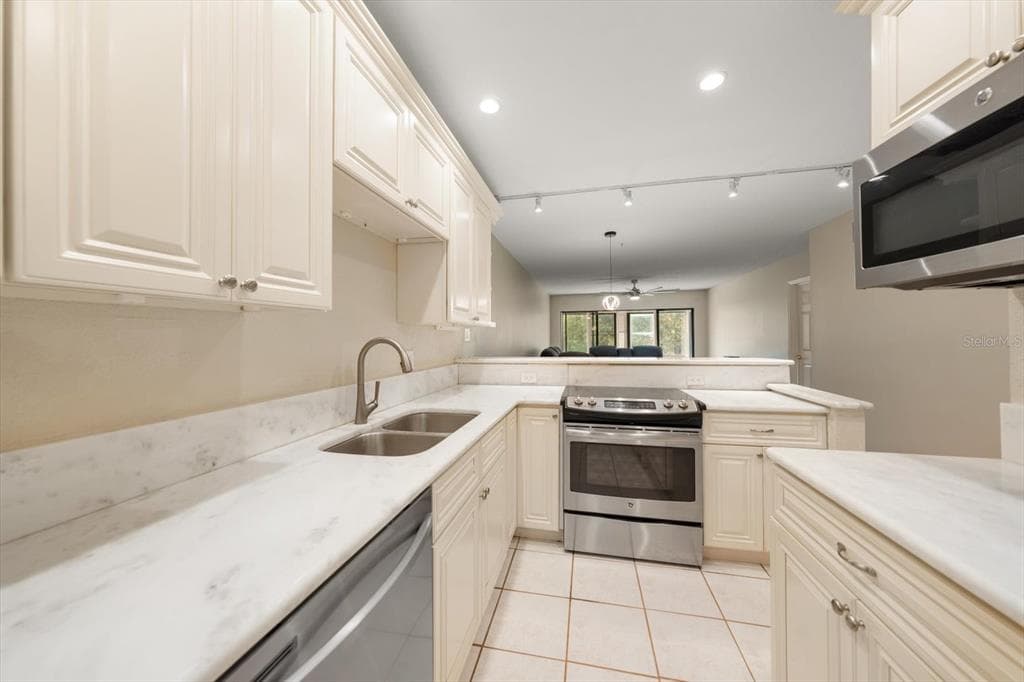 1750 BELLEAIR FOREST DRIVE B8 photo 12