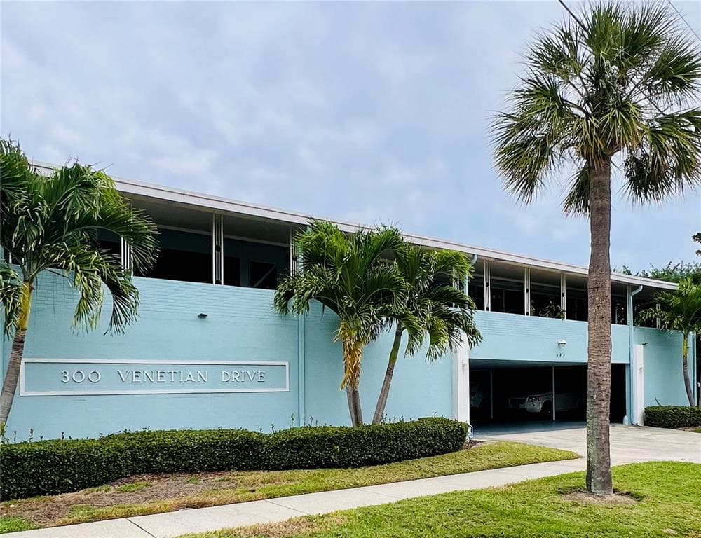 300 VENETIAN DRIVE 3 photo 23