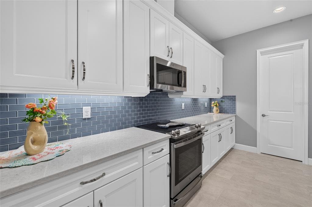 305 AQUAMARINE WAY photo 13
