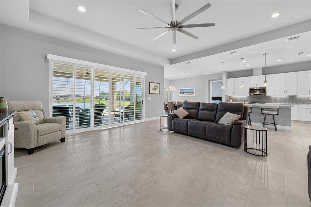 305 AQUAMARINE WAY photo 17