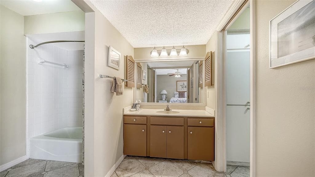 301 TIMBERLAKE DRIVE photo 23