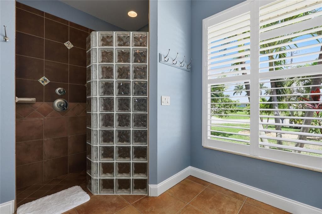 1233 SEA BREEZE COURT photo 18