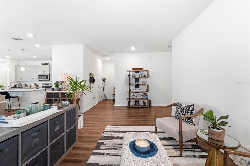 1525 PLAYWRIGHT DRIVE photo 4