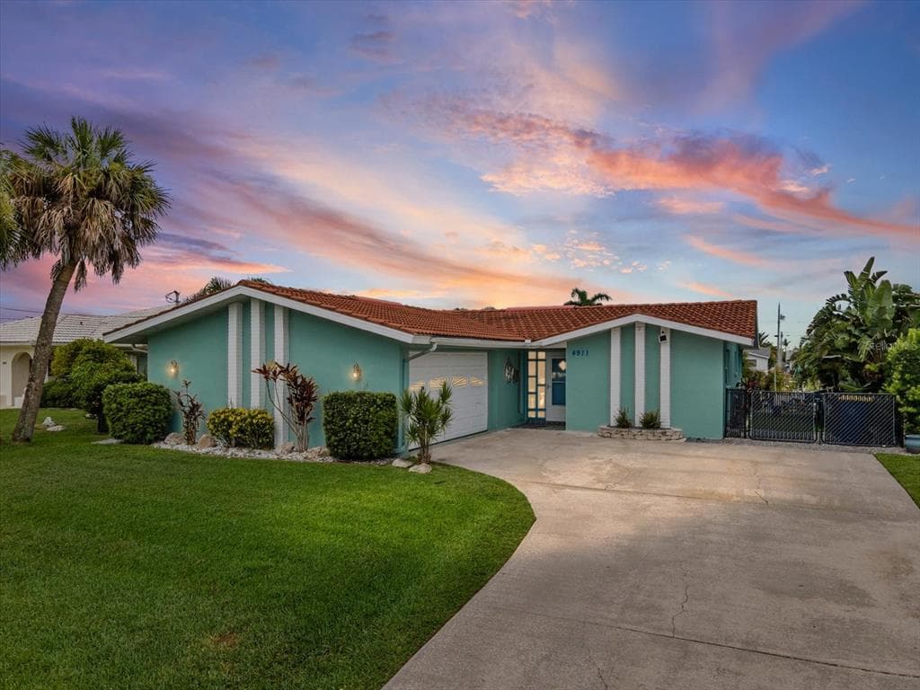 4911 POMPANO DRIVE photo 1