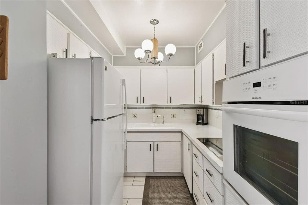 31 ISLAND WAY 505 photo 9
